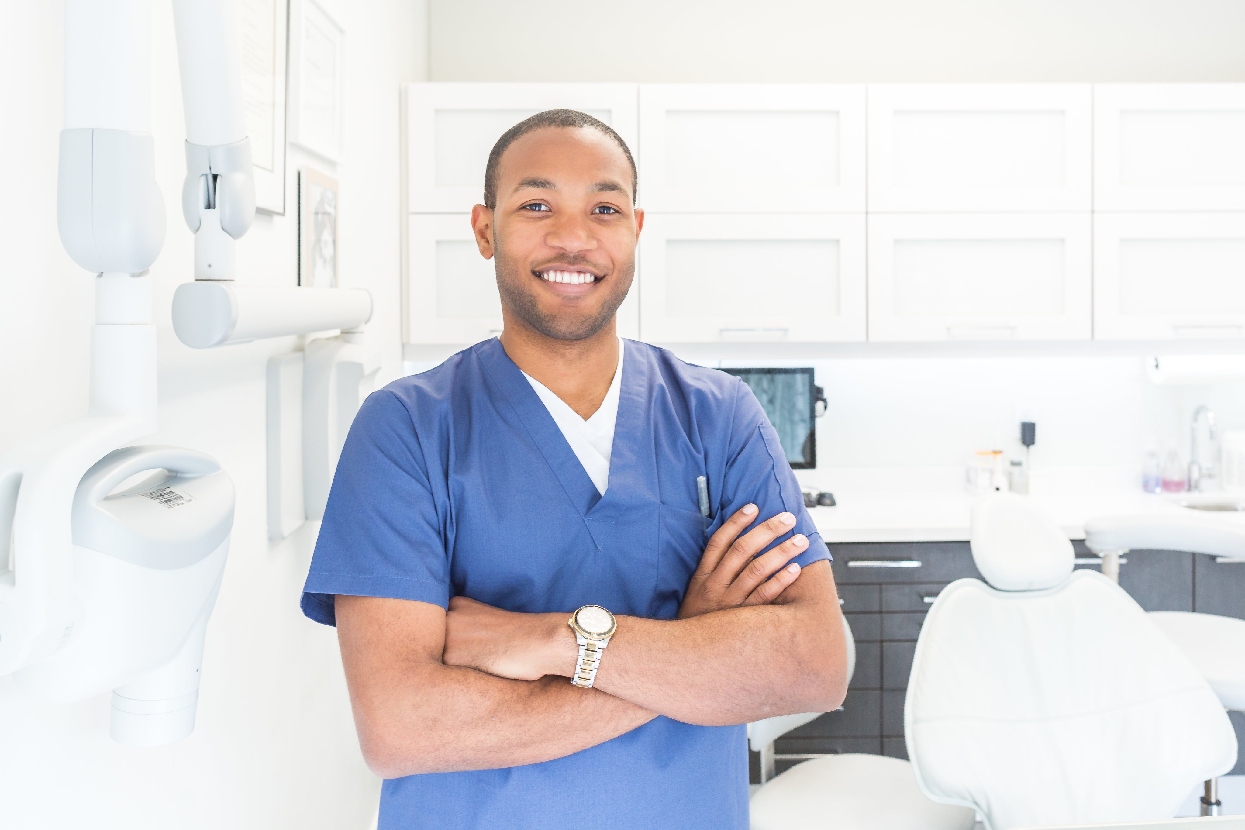 files/male-dentist.jpg